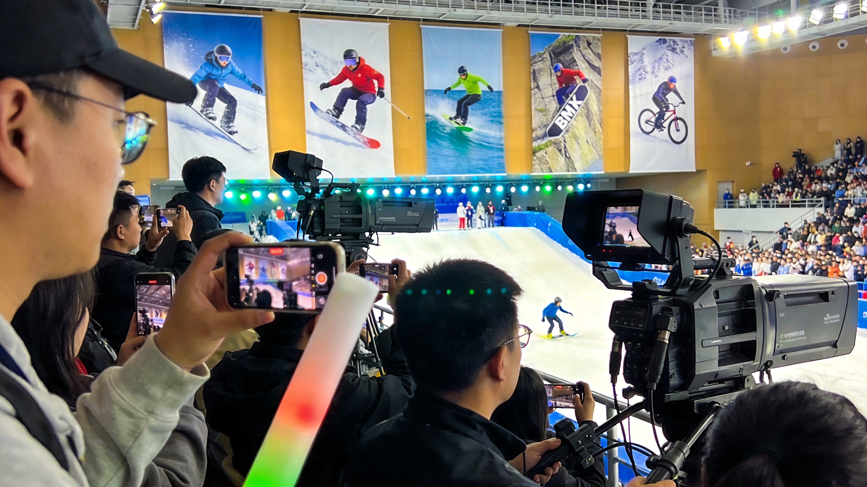 xc sports直播画面展示实时比分、控球率图表和比赛追踪界面